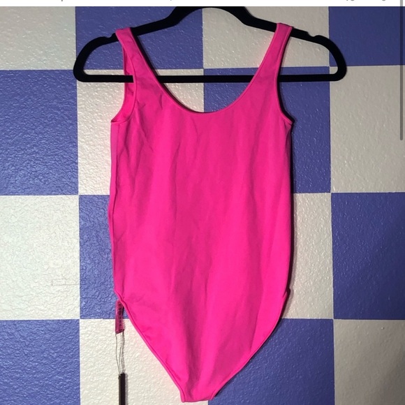 SKIMS Essential Scoop Neck Bodysuit in Pink Highlighter - Size S/M - Picture 1 of 2